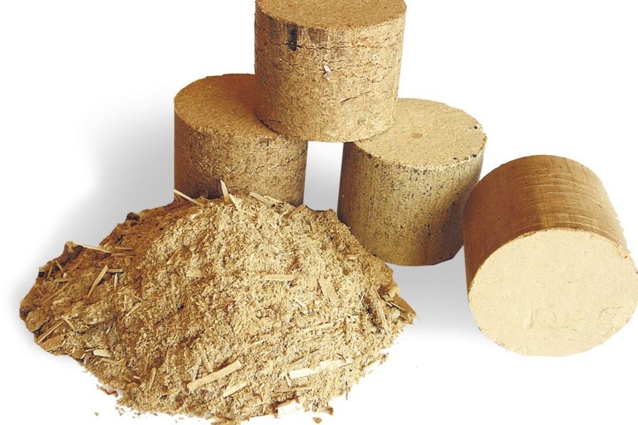 Wytwarzanie brykietu z trocin.