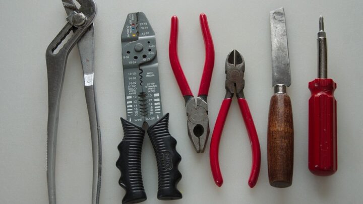 Jak ograniczyć koszty energii elektrycznej w firmie?