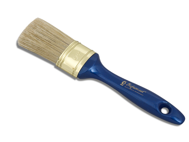 Pędzle budowlane stosowane w pracach remontowych i nie tylko.